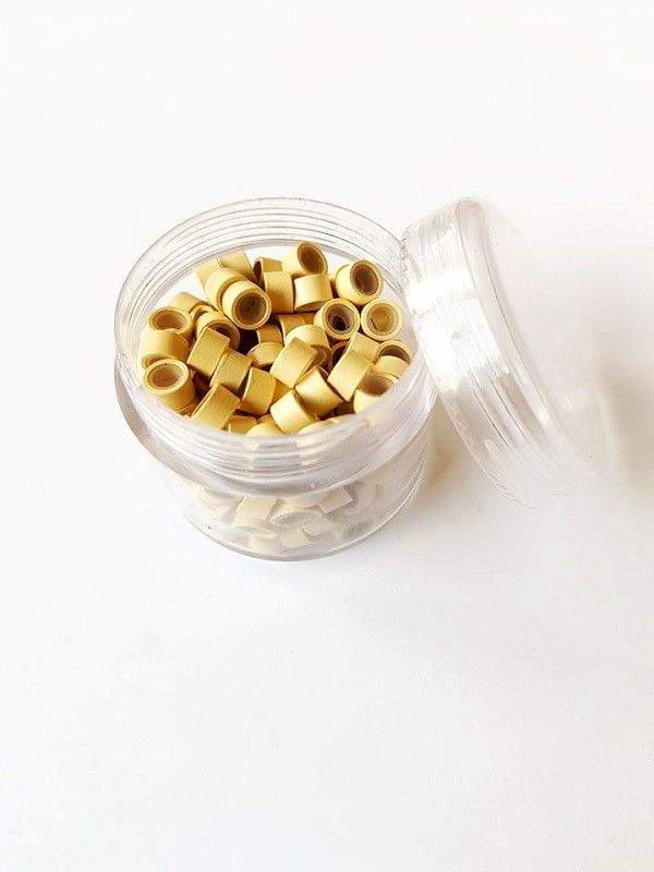 Pack of 100 blonde micro rings for hair extensions with silicone lining